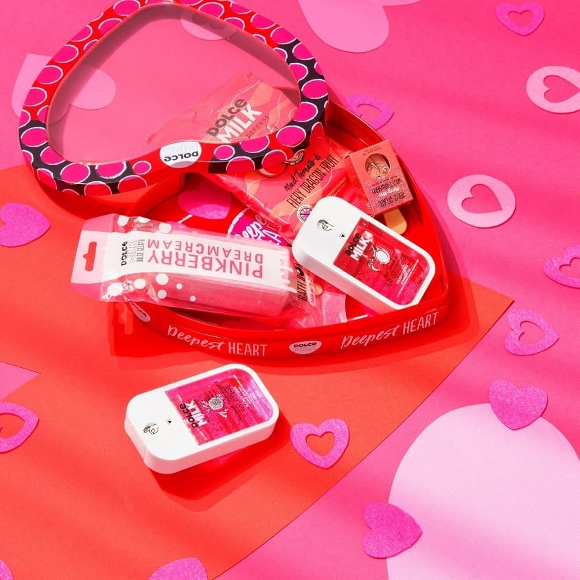 DOLCE MILK Set 237 (wet wippers+lip gloss Strawberry+handytizer Tomato,Rhubarb+Bath bomb PINKBERRY)