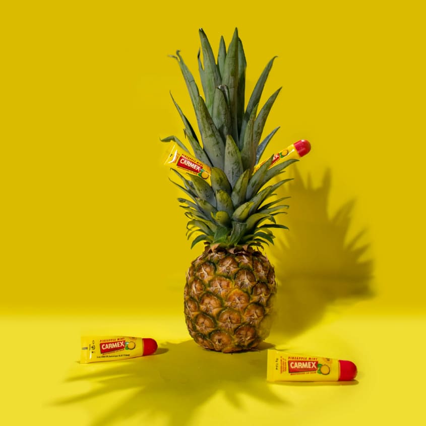 CARMEX كارميكس بلسم الشفاه أناناس ونعناع في أنبوب إس بي إف15، 10 جرام – توصيل مجاني