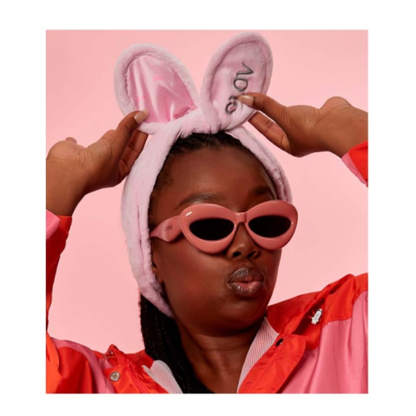 عصابة رأس على شكل آذان أرنب من مجموعة باربي