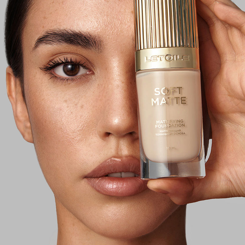 Mattifying foundation SOFT MATTE 002 Light, 30 ml