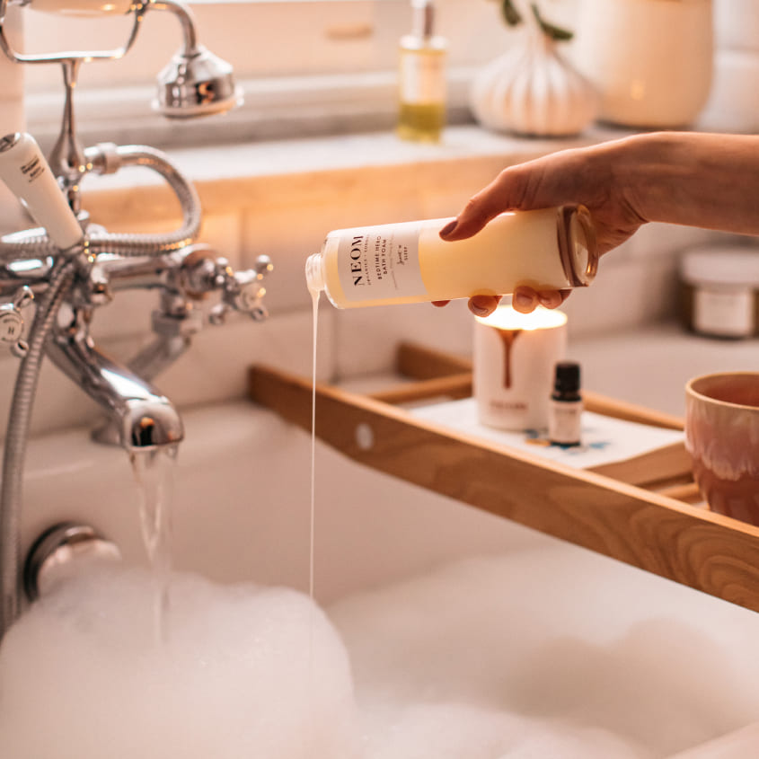NEOM ORGANICS رغوة الاستحمام برائحة فاخرة حقيقية لتخفيف التوتر