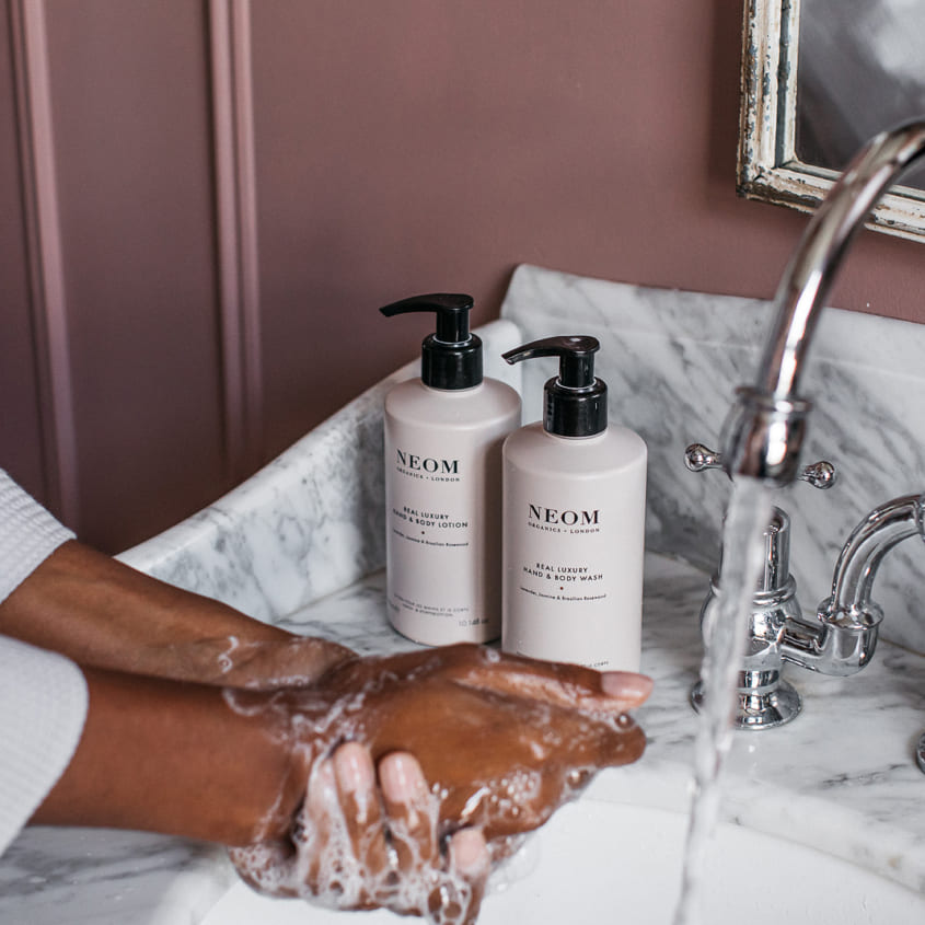 NEOM ORGANICS غسول اليدين والجسم فاخر للغاية – توصيل مجاني