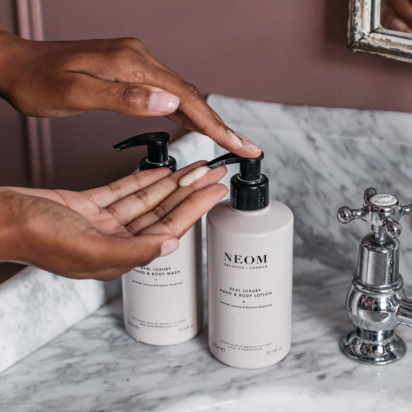 NEOM ORGANICS HAND AND BODY LOTION REAL LUXURY 300ML