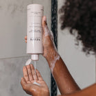 NEOM ORGANICS منظف ​​الجسم سوبر شاور باور ذو رائحة عطرية لتعزيز طاقتك – توصيل مجاني
