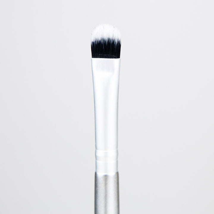 THEBALM SPARKLING LID-QUID Eyeshadow Brush