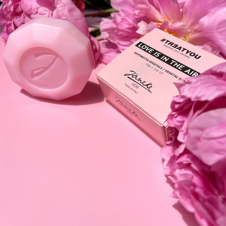 SOLID VEGETAL SOAP LOVE IS IN THE AIR 100G
